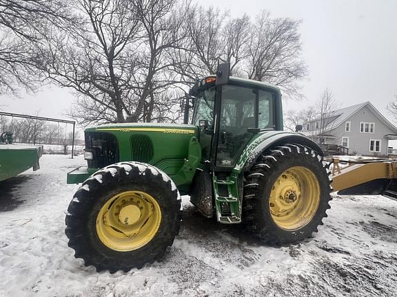 Image of John Deere 7520 Primary image