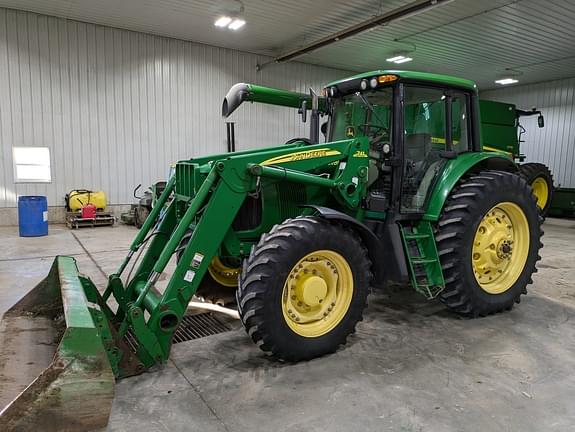 Image of John Deere 7520 equipment image 3