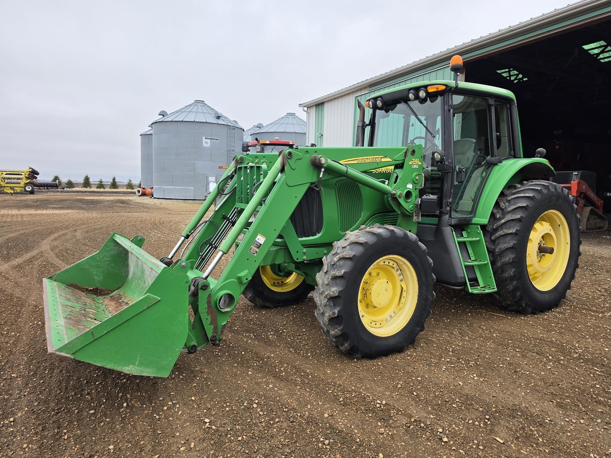 2007 John Deere 7520 Equipment Image0