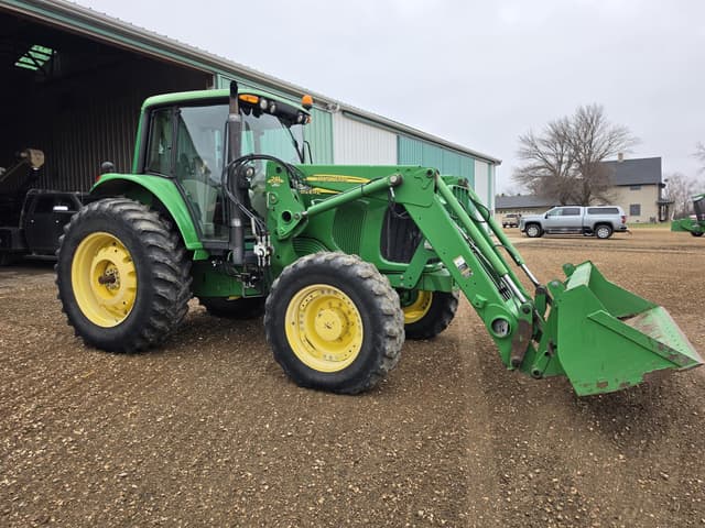 Image of John Deere 7520 equipment image 4