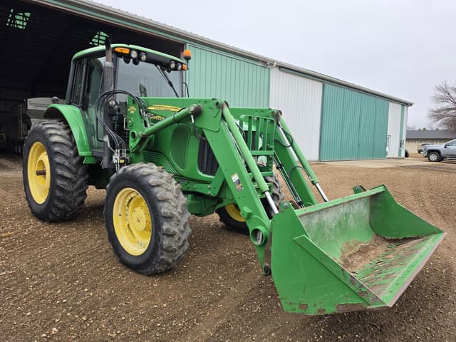 Image of John Deere 7520 equipment image 3