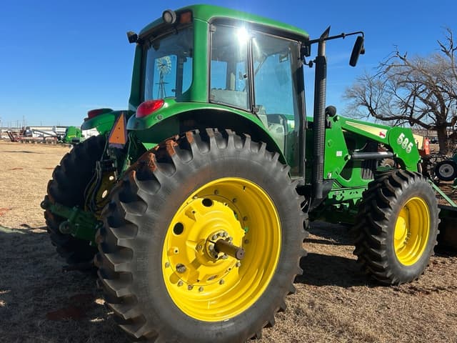 Image of John Deere 7520 equipment image 2