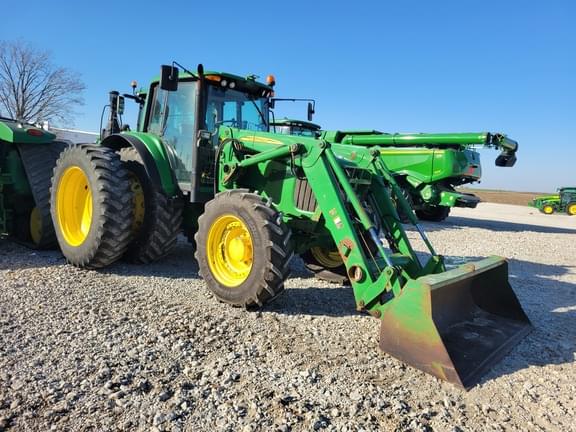 Image of John Deere 7520 equipment image 2