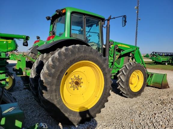 Image of John Deere 7520 equipment image 4