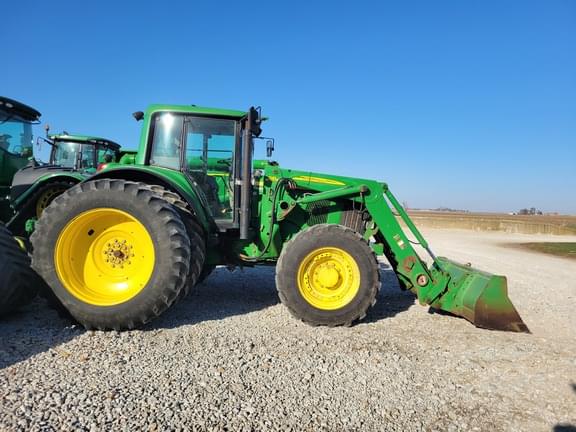 Image of John Deere 7520 equipment image 3