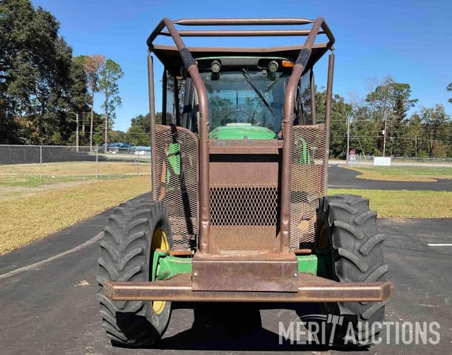 Image of John Deere 7520 equipment image 1