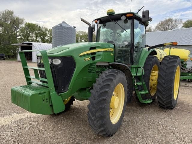 Image of John Deere 7730 equipment image 1