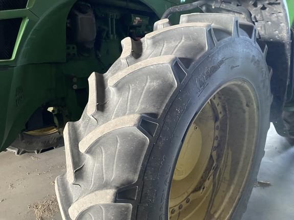 Image of John Deere 8130 equipment image 4