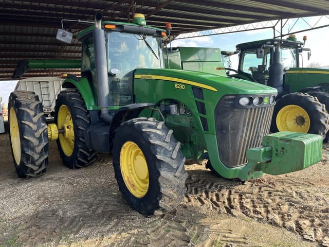 Image of John Deere 8230 equipment image 1