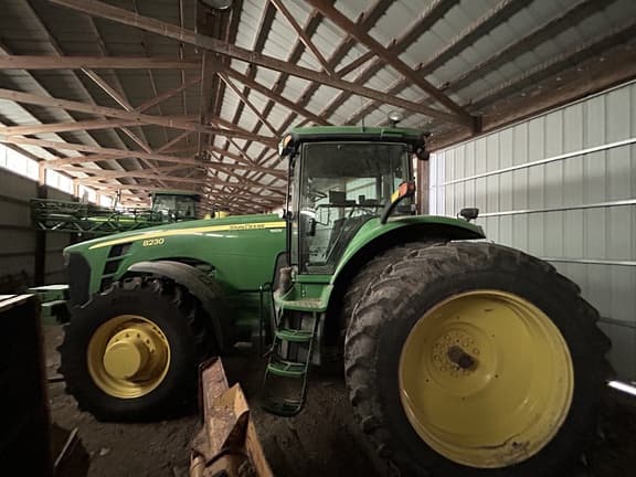 Image of John Deere 8230 equipment image 3