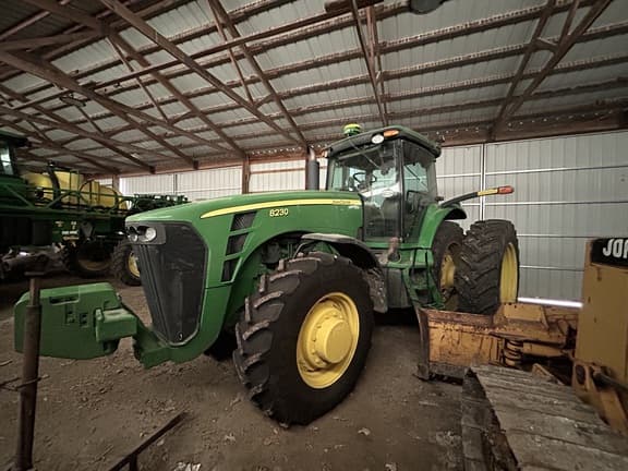 Image of John Deere 8230 equipment image 2