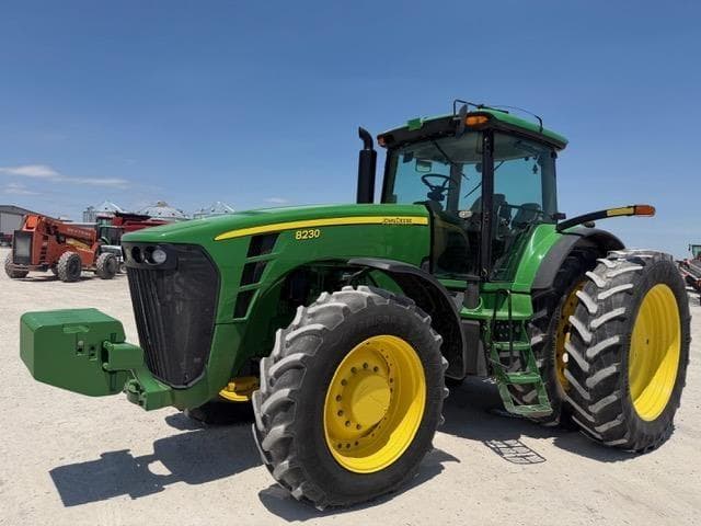 Image of John Deere 8230 Primary image
