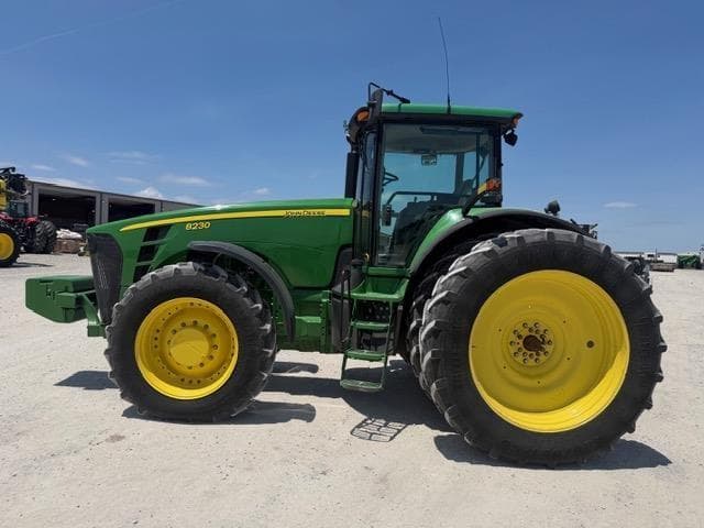 Image of John Deere 8230 equipment image 3