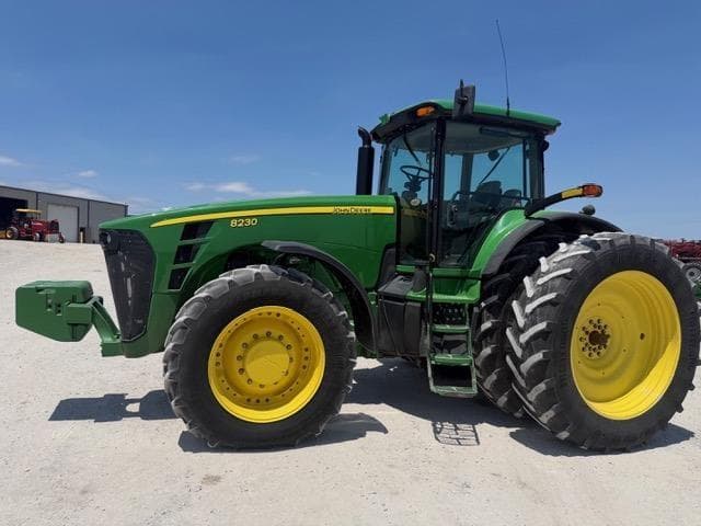 Image of John Deere 8230 equipment image 2