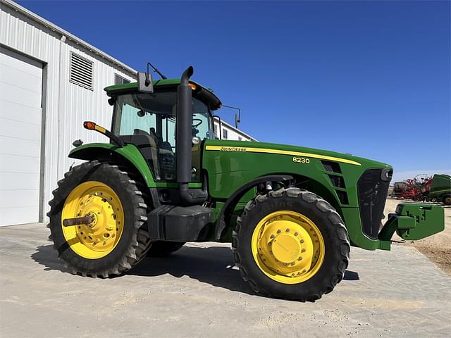 Image of John Deere 8230 equipment image 1