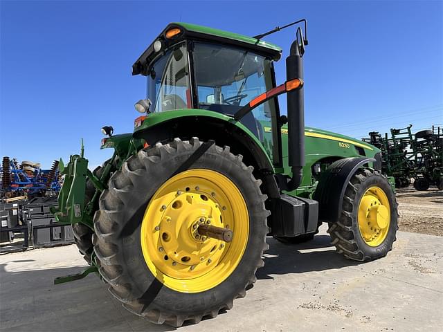 Image of John Deere 8230 equipment image 2