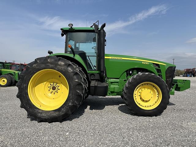 Image of John Deere 8230 equipment image 3