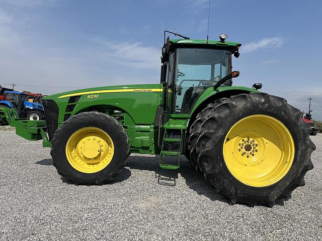 Image of John Deere 8230 equipment image 2