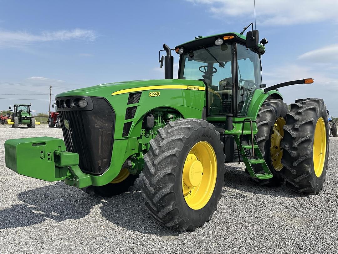 Image of John Deere 8230 Primary image