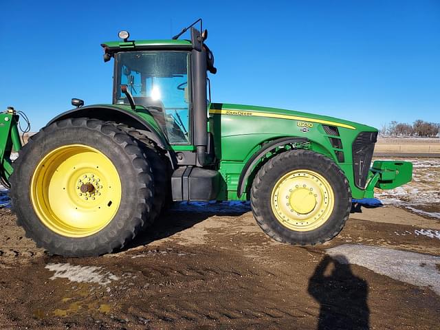 Image of John Deere 8230 equipment image 1