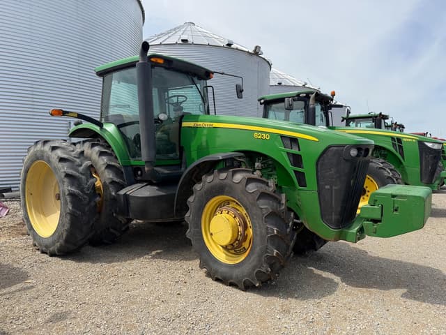 Image of John Deere 8230 equipment image 1
