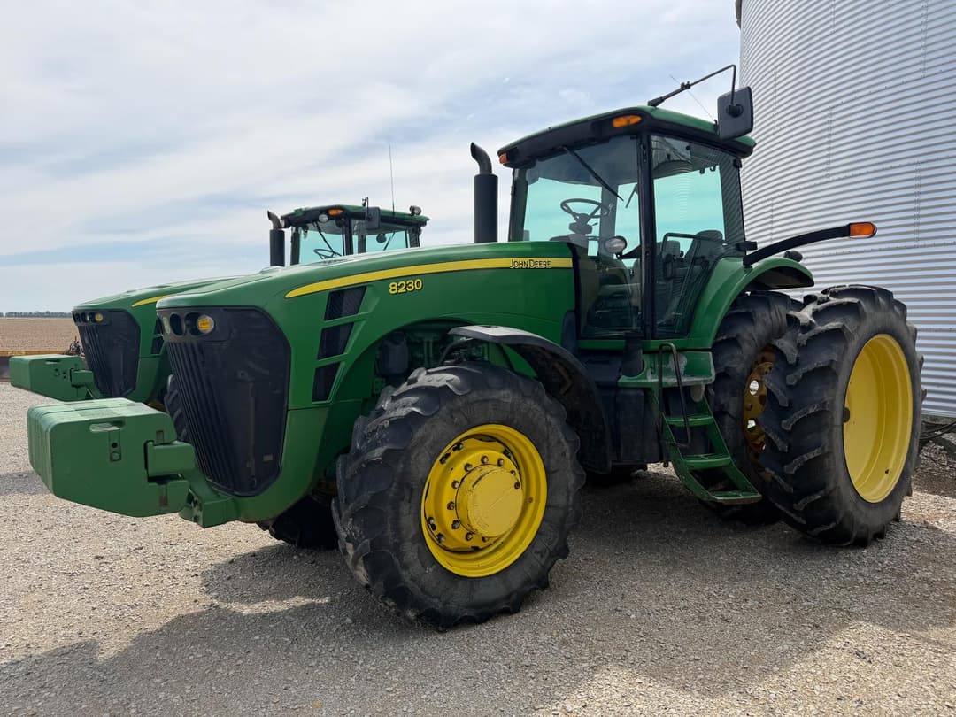 Image of John Deere 8230 Primary image