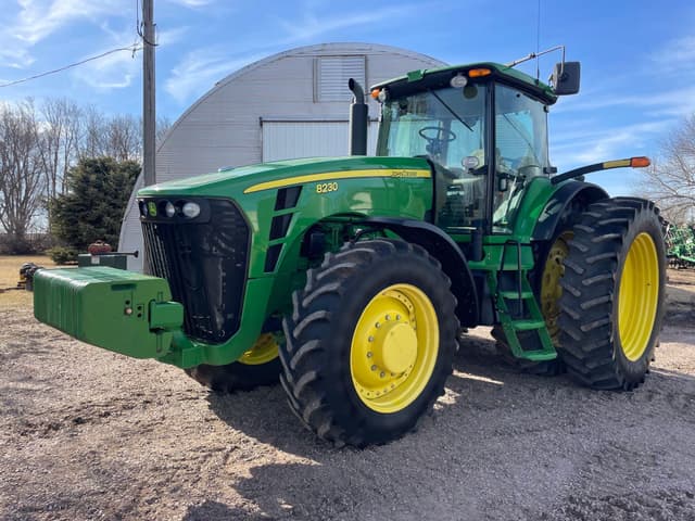Image of John Deere 8230 equipment image 2