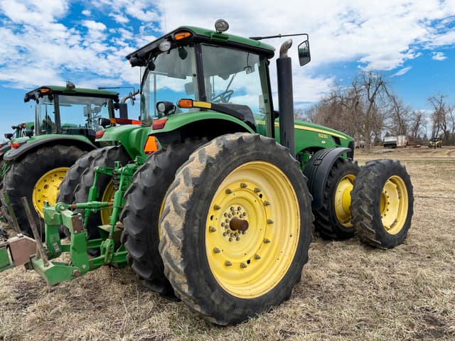 Image of John Deere 8230 equipment image 4