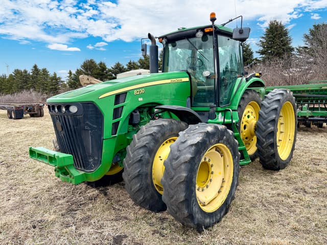 Image of John Deere 8230 equipment image 1