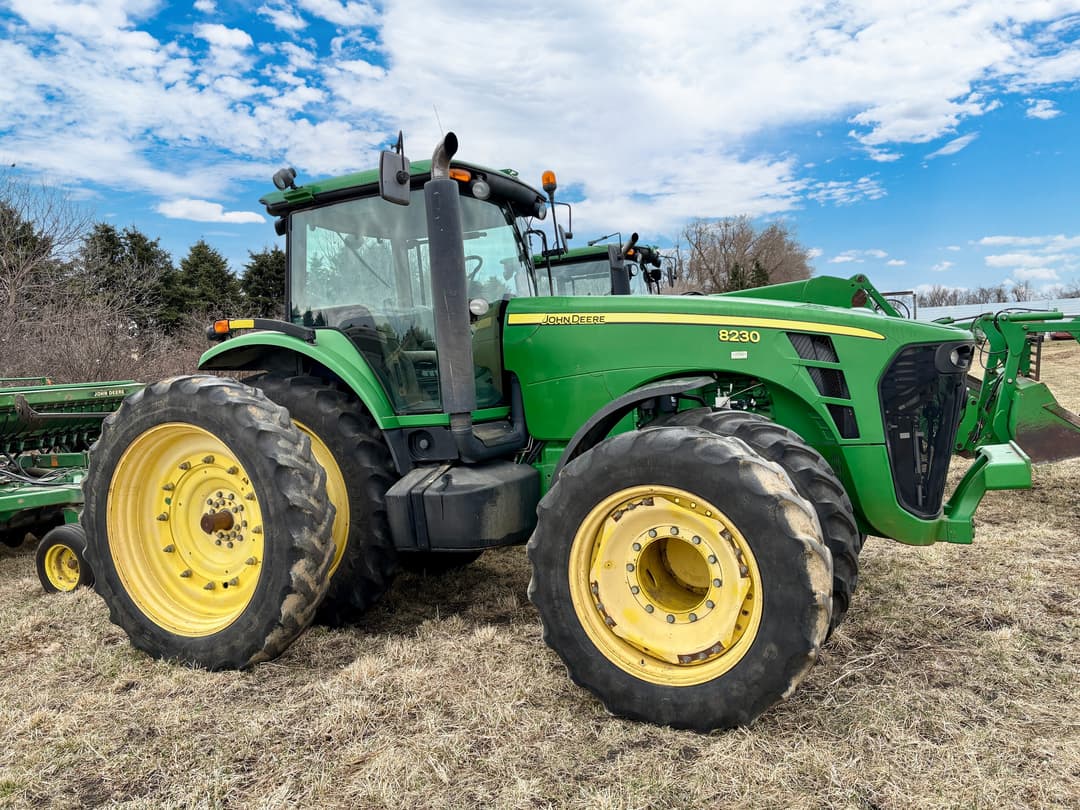 Image of John Deere 8230 Primary image