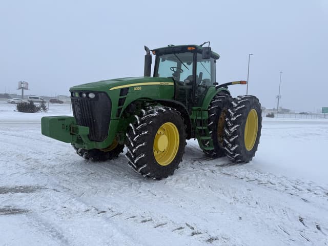 Image of John Deere 8330 equipment image 1