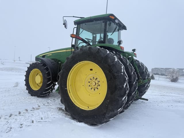 Image of John Deere 8330 equipment image 4