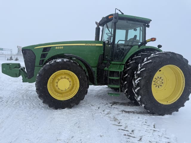 Image of John Deere 8330 equipment image 2