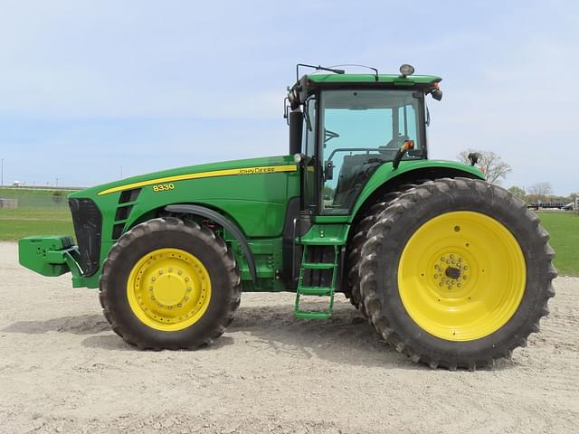 Image of John Deere 8330 equipment image 1