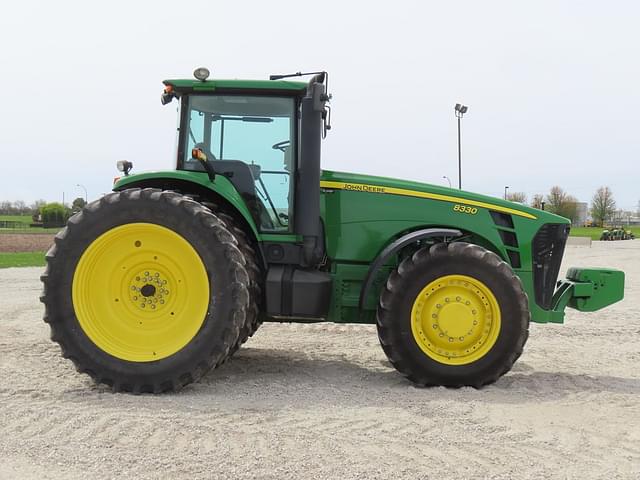 Image of John Deere 8330 equipment image 4