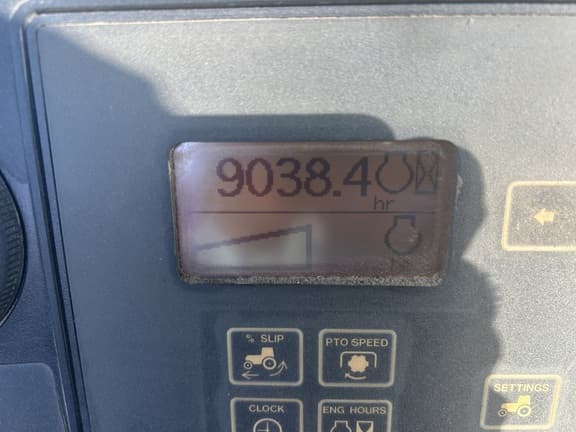 Image of John Deere 8330 equipment image 1