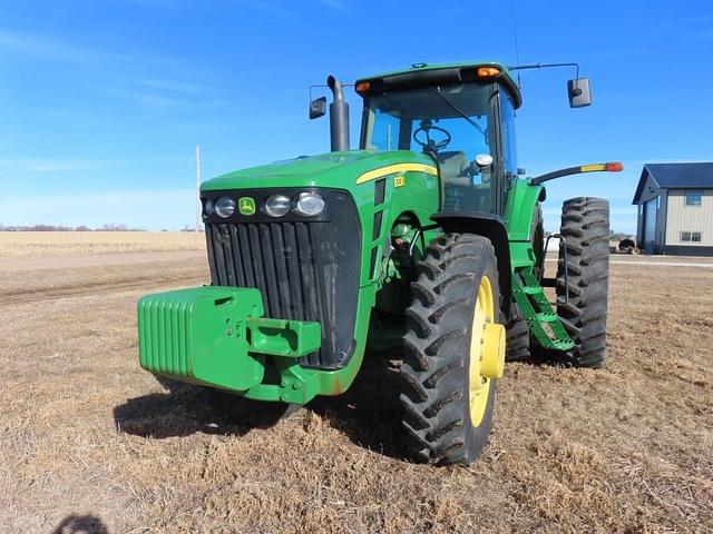 Image of John Deere 8330 equipment image 1