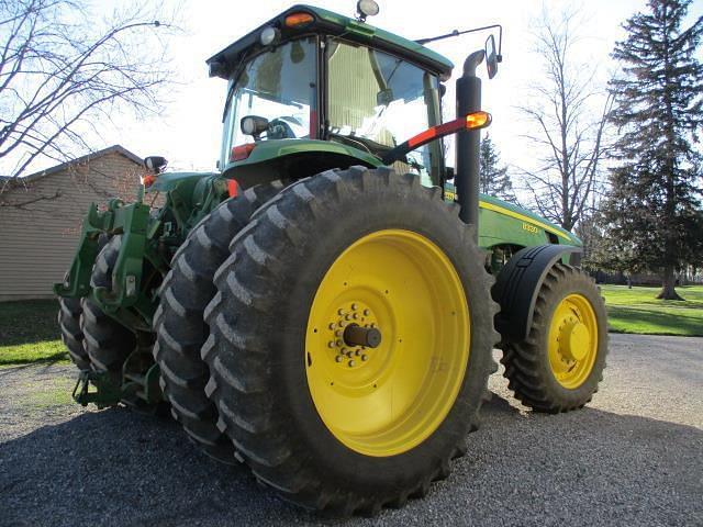 Image of John Deere 8330 equipment image 3