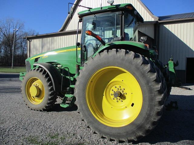 Image of John Deere 8330 equipment image 2