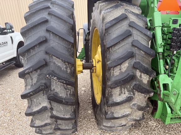 Image of John Deere 8330 equipment image 4