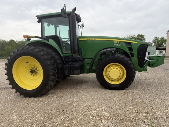 Image of John Deere 8330 equipment image 2