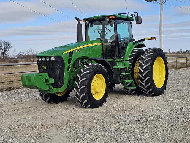 Image of John Deere 8330 equipment image 1