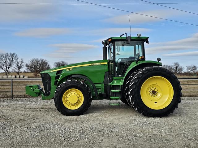 Image of John Deere 8330 equipment image 2