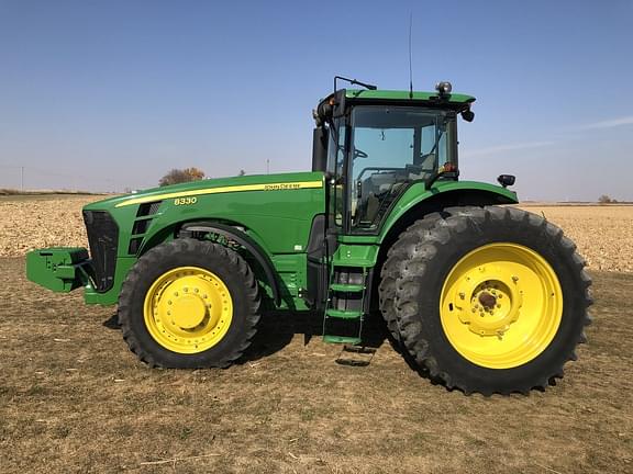 Image of John Deere 8330 equipment image 1