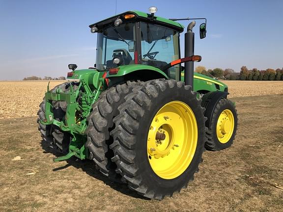 Image of John Deere 8330 equipment image 4