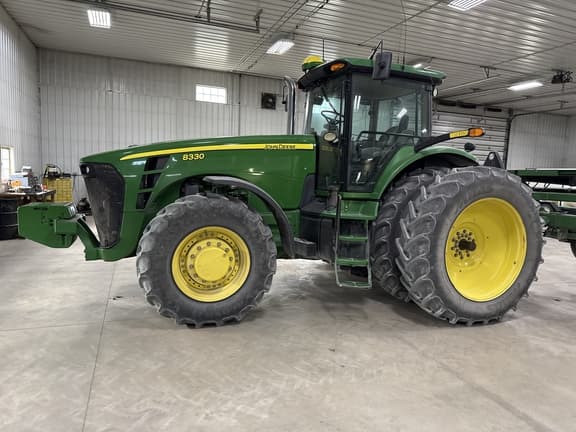 Image of John Deere 8330 equipment image 2