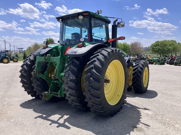 Image of John Deere 8330 equipment image 4