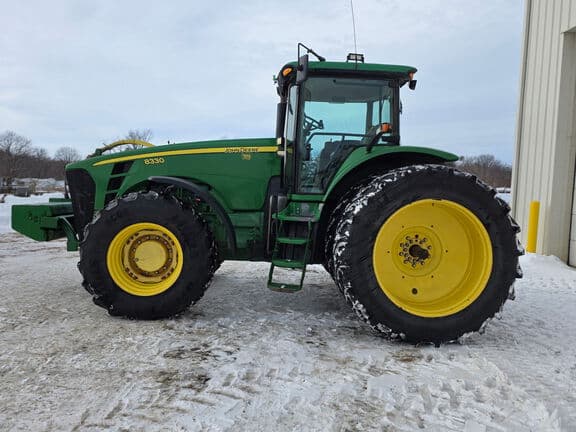 Image of John Deere 8330 equipment image 4