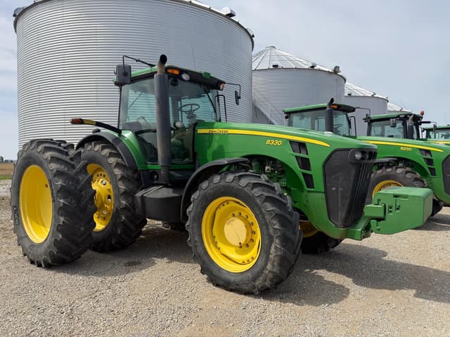 Image of John Deere 8330 equipment image 1