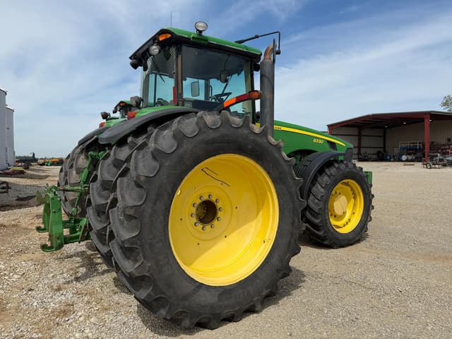 Image of John Deere 8330 equipment image 2